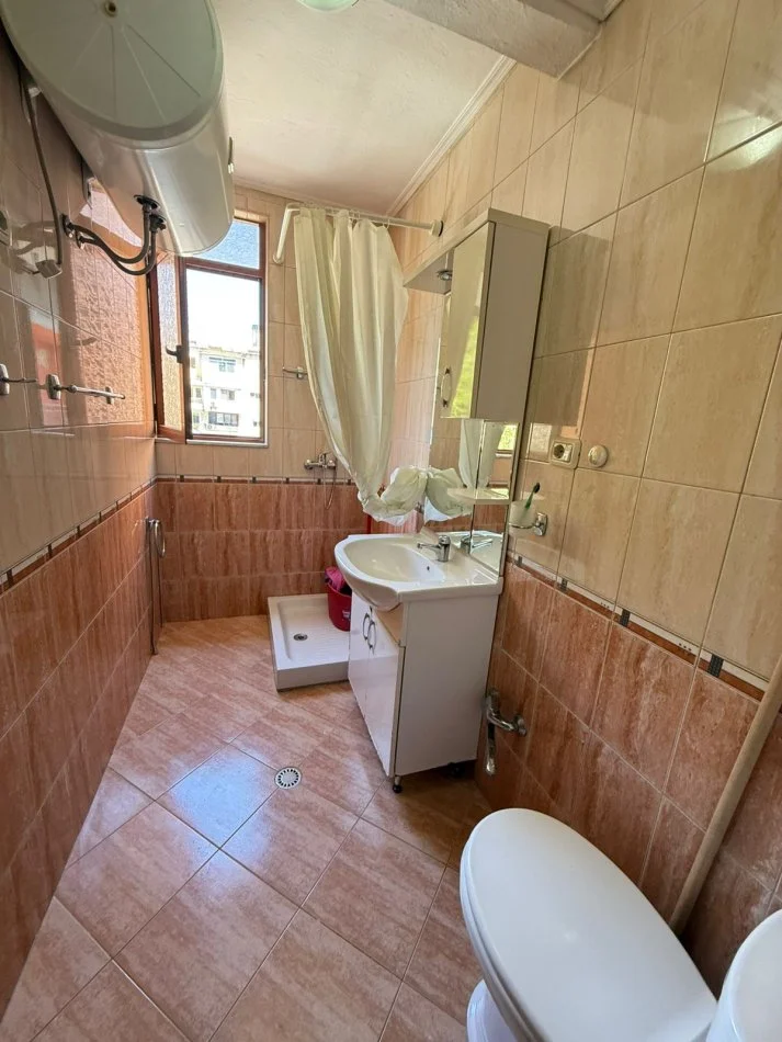 Tirane, jepet me qera apartament 1+1 Kati 3, 500 euro