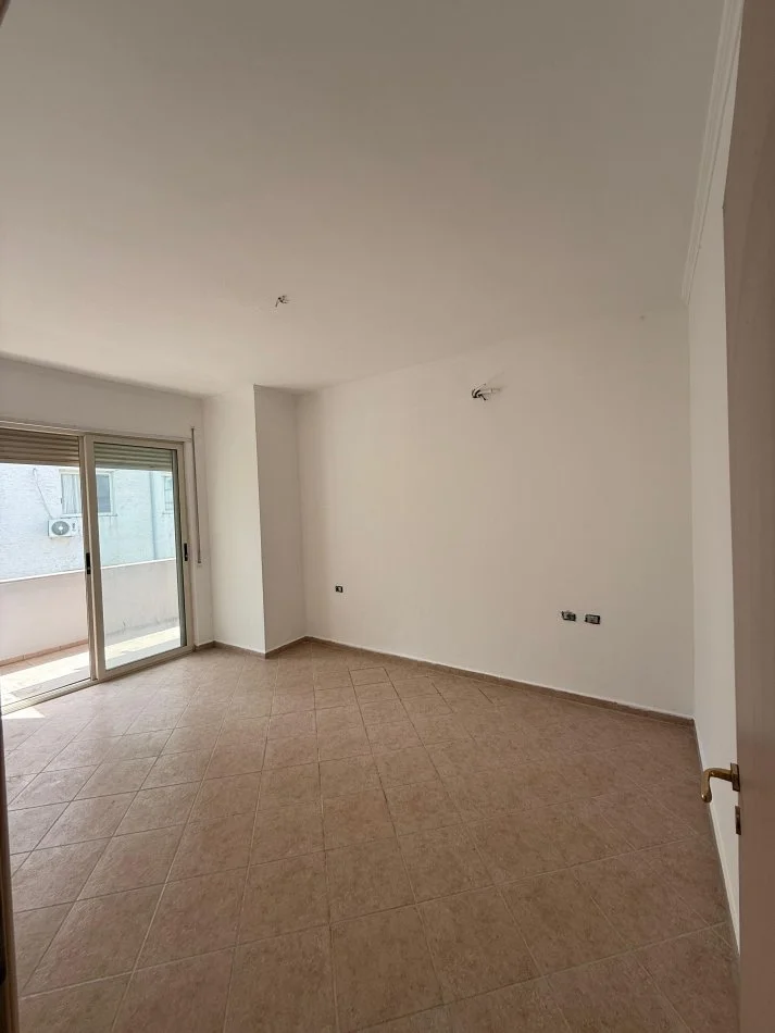 Tirane, shitet apartament 2+1+Ballkon Kati 4, 100 m² 222.000 € (Liqeni i Thate)