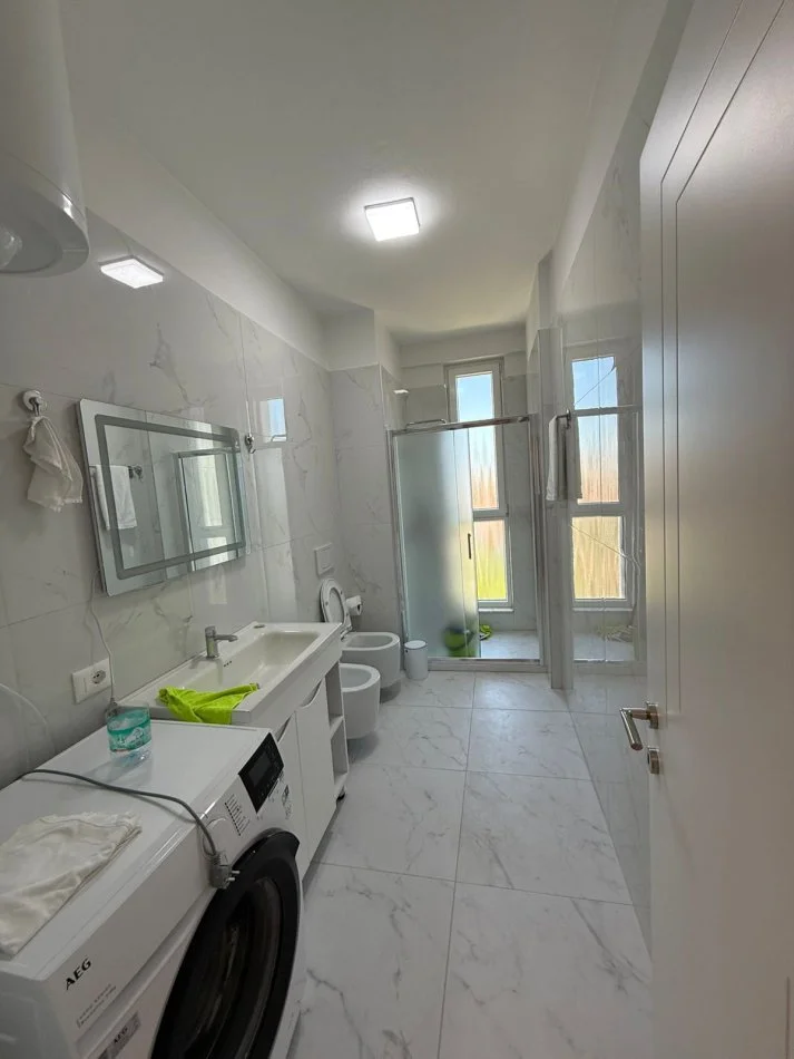Tirane, jepet me qera apartament 1+1+Ballkon Kati 4, 70 m² 600 € (Rr bardhyl)