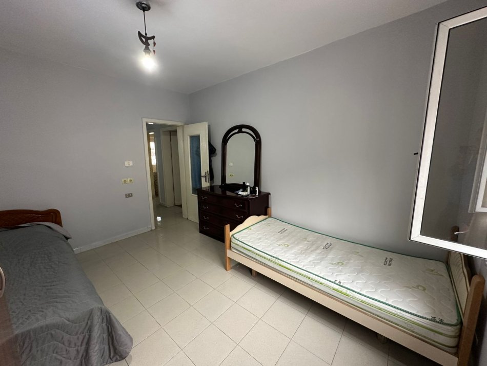Tirane, jepet me qera apartament 2+1 Kati 4, 90 m² 500 € (JEPET ME QERA APARTAMENT 2+1 I NDODHUR PRANE BULEVARDIT ZOGU I PARE)