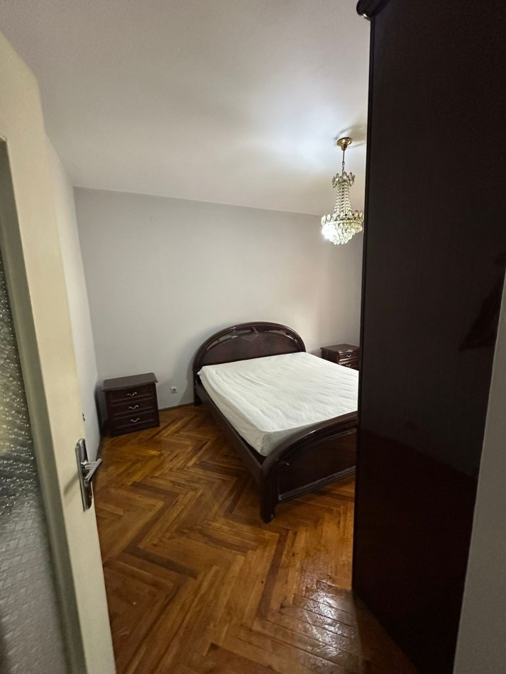 Tirane, jepet me qera apartament 2+1 Kati 4, 90 m² 500 € (JEPET ME QERA APARTAMENT 2+1 I NDODHUR PRANE BULEVARDIT ZOGU I PARE)