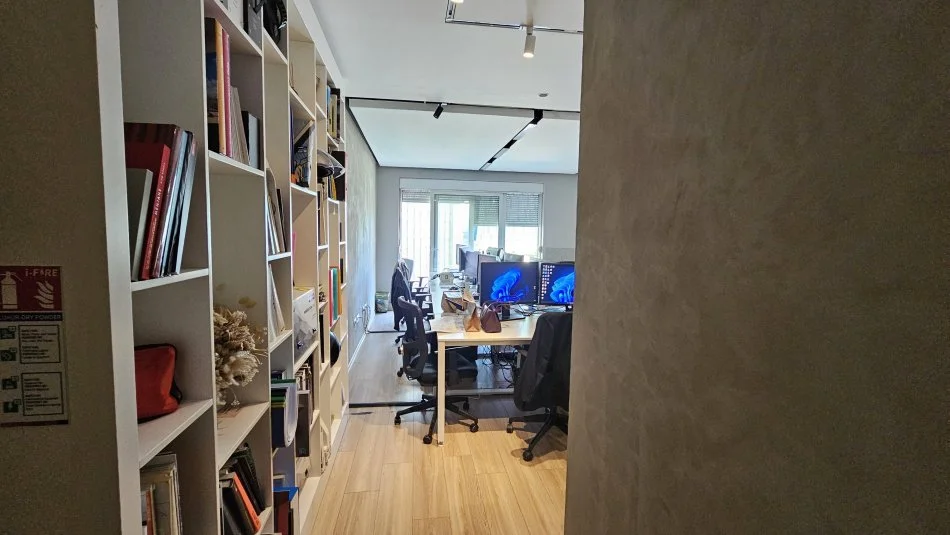 Tirane, jepet me qera zyre Kati 2, 106 m² 1.000 € (Bllok, rruga Sami Frasheri)