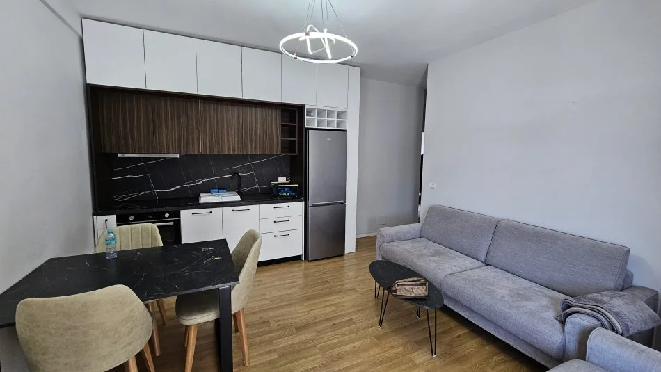 Tirane, jepet me qera apartament 2+1+Ballkon Kati 6, 105 m² 700 € (Prane Ures N'Shrak)