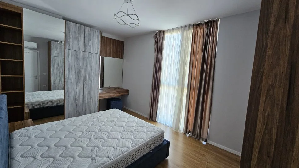 Tirane, jepet me qera apartament 2+1+Ballkon Kati 6, 105 m² 700 € (Prane Ures N'Shrak)