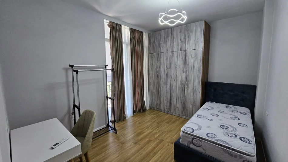 Tirane, jepet me qera apartament 2+1+Ballkon Kati 6, 105 m² 700 € (Prane Ures N'Shrak)
