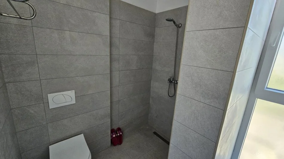 Tirane, jepet me qera apartament 2+1+Ballkon Kati 6, 105 m² 700 € (Prane Ures N'Shrak)