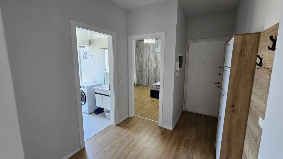 Tirane, jepet me qera apartament 2+1+Ballkon Kati 6, 105 m² 700 € (Prane Ures N'Shrak)