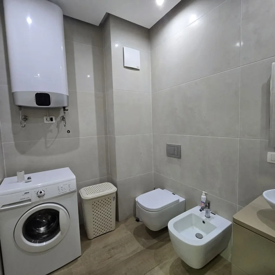 Tirane, jepet me qera apartament 2+1 Kati 5, 450 € 