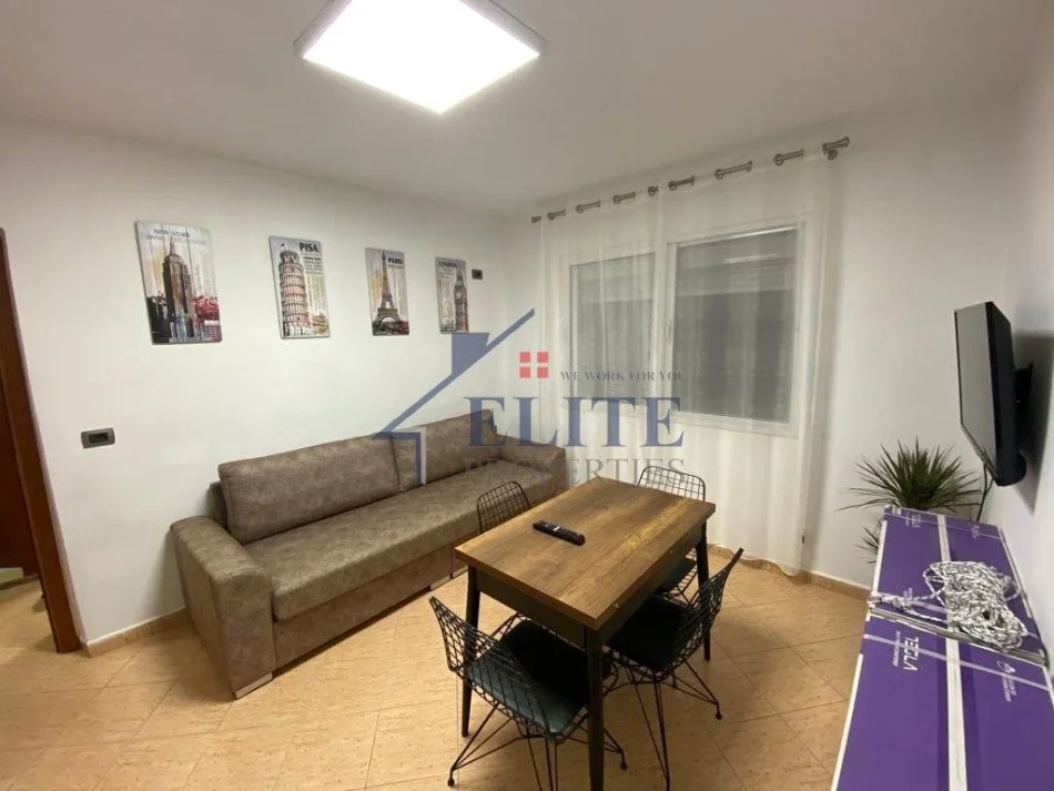 Tirane, jepet me qera apartament 1+1+Ballkon Kati 5, 65 m² 500 € (Qender)