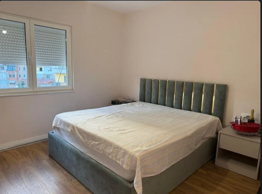 Tirane, jepet me qera apartament 1+1 Kati 4, 60 m² 650 € (Rruga Mine Peza)