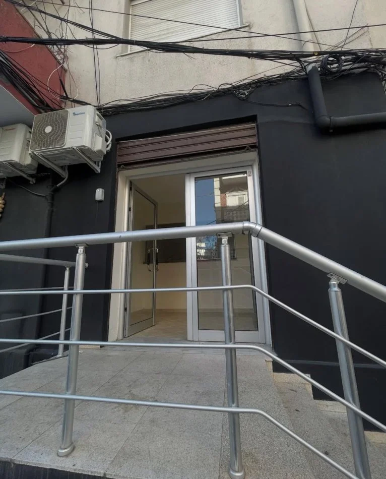 Durres, jepet me qera dyqan Kati 0, 50 m² 400 € (Qender, Durres)