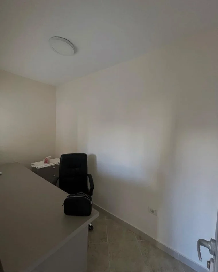 Durres, jepet me qera dyqan Kati 0, 50 m² 400 € (Qender, Durres)