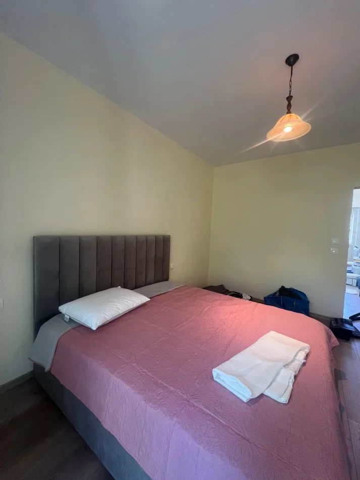 Tirane, jepet me qera apartament 2+1+Ballkon , (Vasil Shanto)