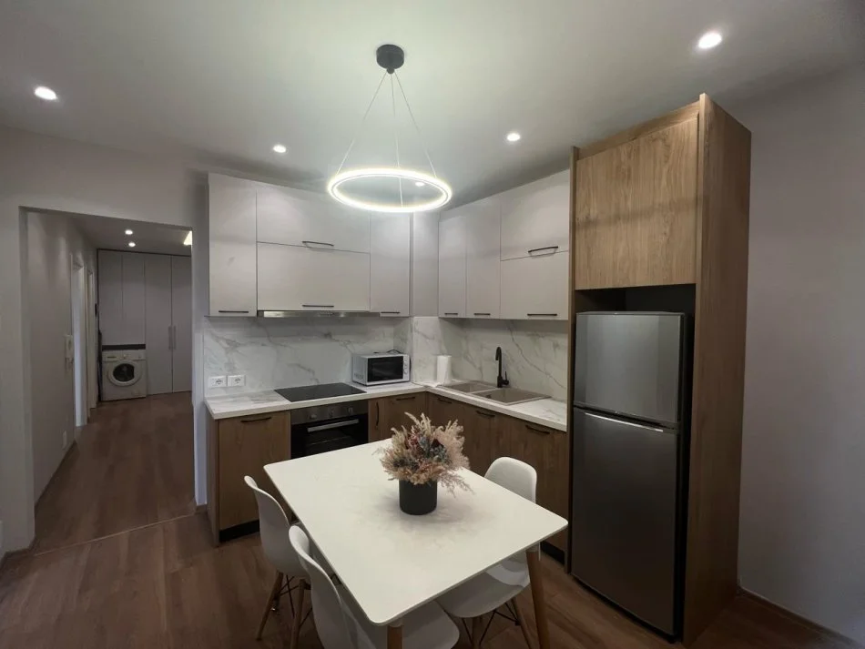 Tirane, Jepet me qera apartament 2+1 Kati 11, (DELIJORGJI)