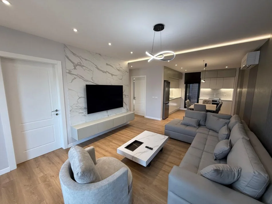 Tirane, jepet me qera apartament 2+1+Ballkon Kati 7, 95 m² 750 € (GREEN CITY RESIDENCE)