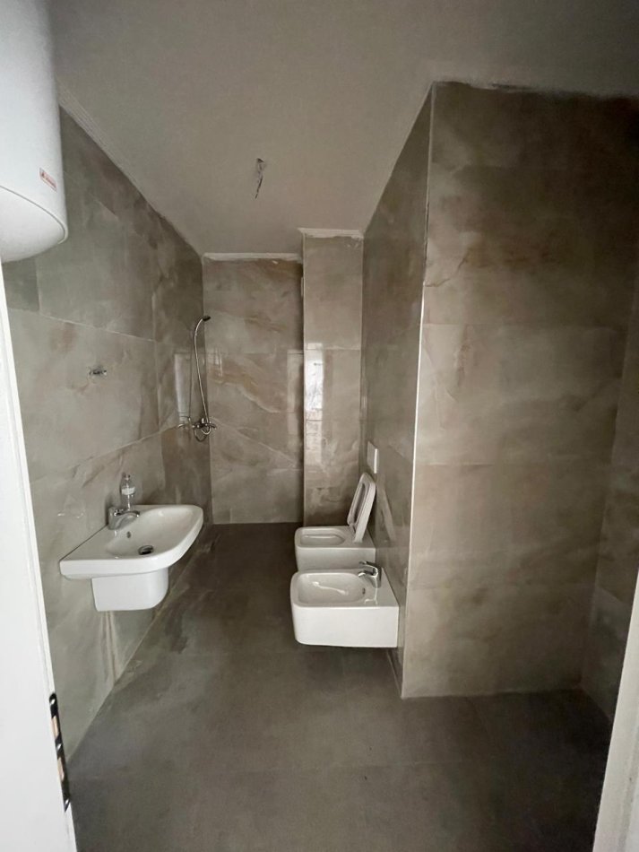 Tirane, jepet me qera apartament 2+1+Ballkon Kati 3, 103 m² 450 € (Unaza e Re)