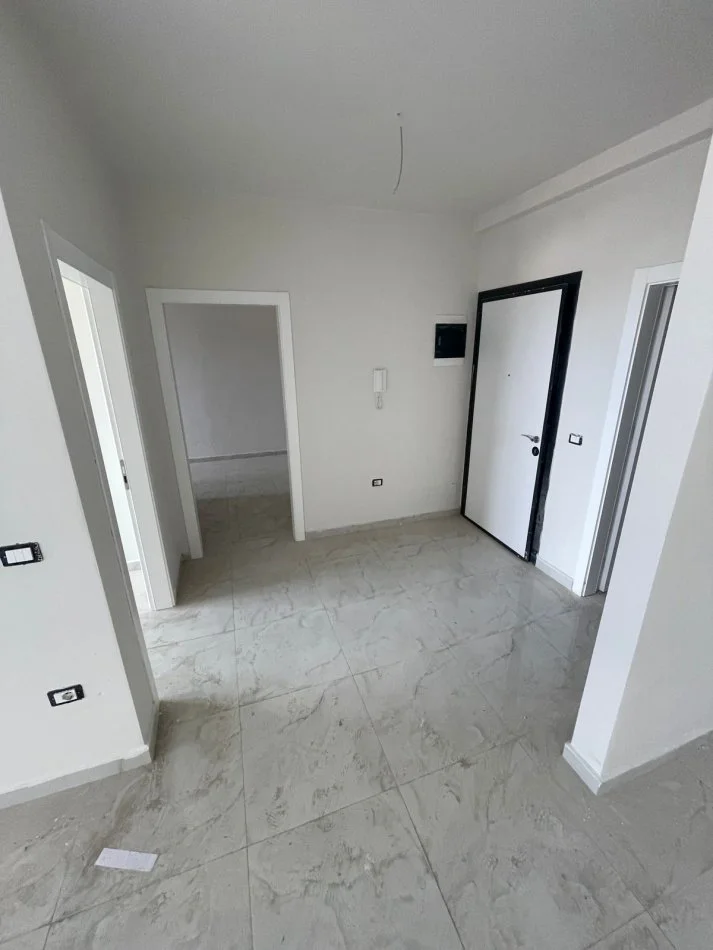Tirane, jepet me qera apartament 2+1+Ballkon Kati 5, 94 m² 450 € (Golden Park 3)