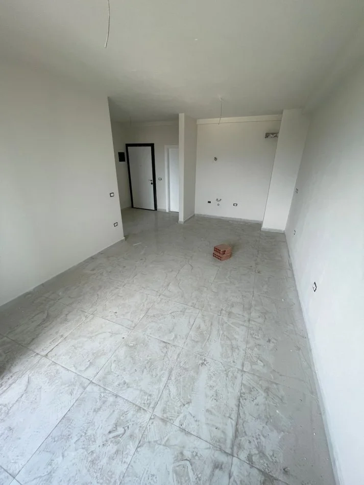 Tirane, jepet me qera zyre Kati 4, 95 m² 450 € (Rruga e Kavajes)