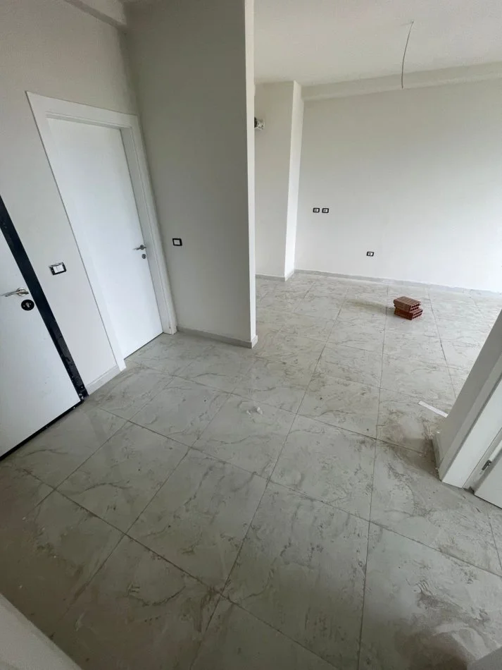 Tirane, jepet me qera zyre Kati 4, 95 m² 450 € (Rruga e Kavajes)