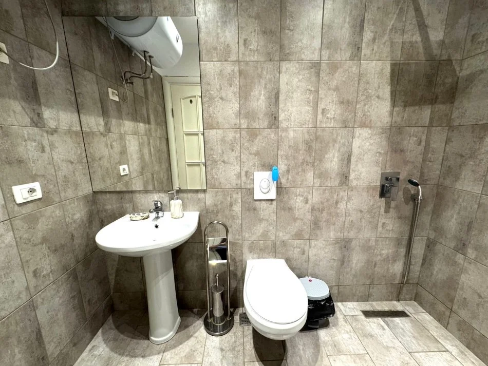 Durres, jepet me qera apartament 1+1+Ballkon Kati 5, 450 € 