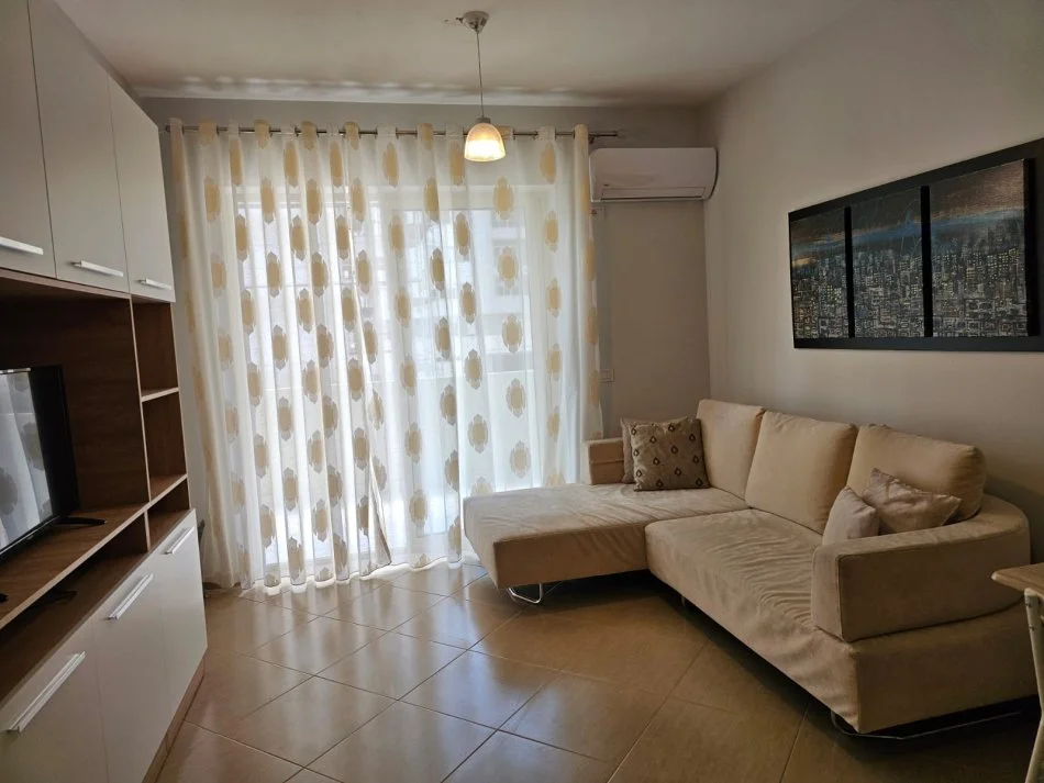 Tirane, jepet me qera apartament 1+1 Kati 4, 53 m² 400 € (Kopshti Zologjik)