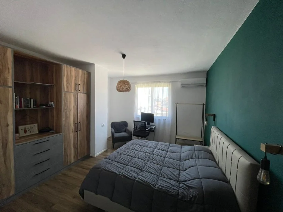 Tirane, jepet me qera apartament 1+1+Ballkon Kati 4, 65 m² 600 € (Selvia)