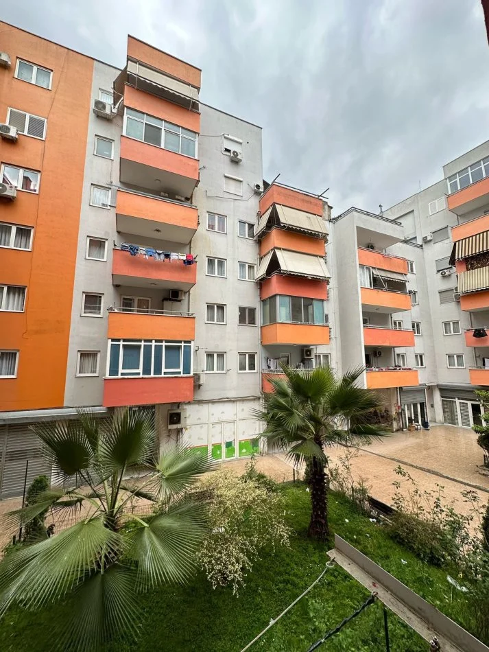 Tirane, shitet apartament 2+1 Kati 1, 73 m² 130.000 € (Rruga Jordan Misja, pran Lavazh 007)