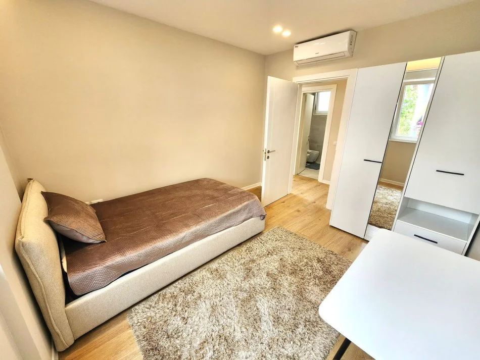 Tirane, shitet apartament 2+1 Kati 3, 93 m² 230.000 € (Liqeni i thate - Kompleksi FZ)