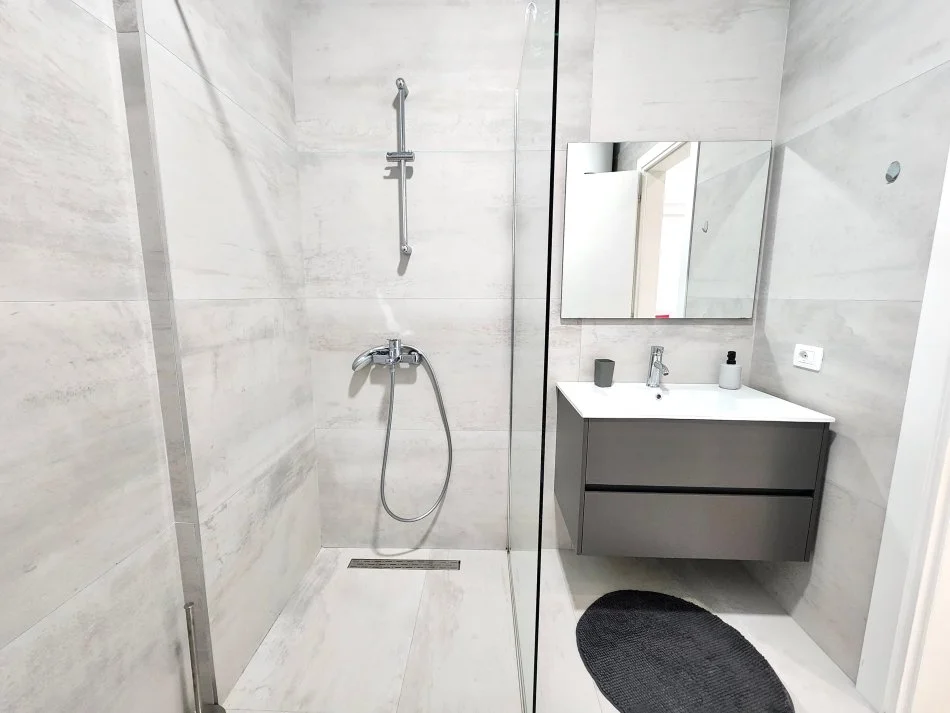 Tirane, shitet apartament 2+1 Kati 3, 93 m² 230.000 € (Liqeni i thate - Kompleksi FZ)