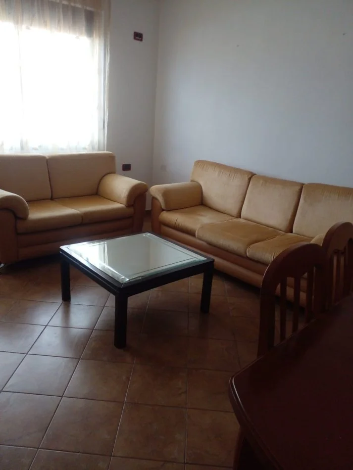 Tirane, jepet me qera apartament 2+1 Kati 3, 120 m² 400 € (Rruga Qemal Butka)
