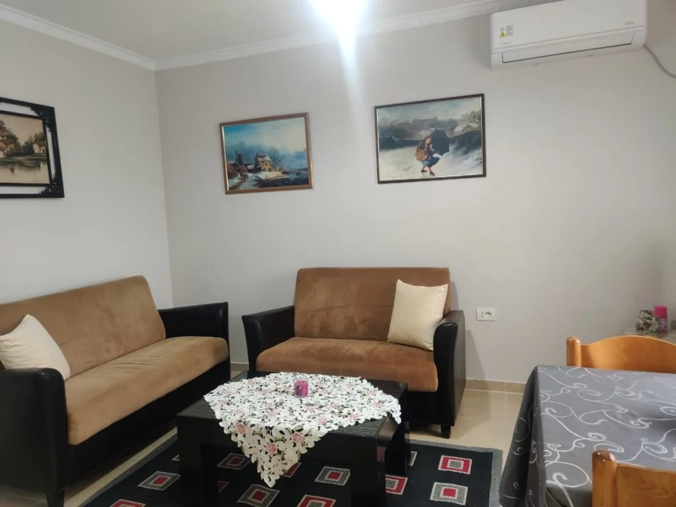 Tirane, jepet me qera apartament 2+1+Ballkon Kati 2, 70 m² 600 € (rr duresit)