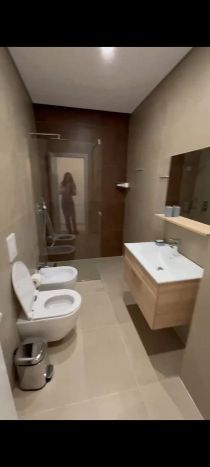 Tirane, jepet me qera apartament 3+1+Ballkon Kati 3, 131 m² 1.100 € (3+1)