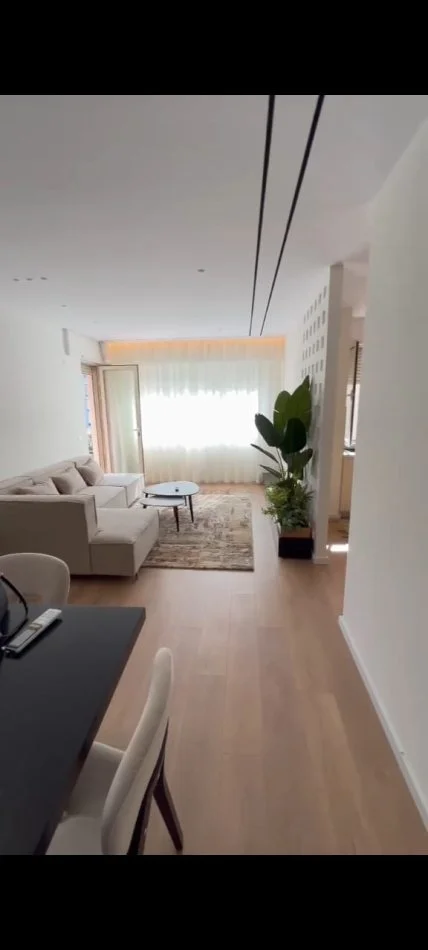 Tirane, jepet me qera apartament 3+1+Ballkon Kati 3, 131 m² 1.100 € (3+1)