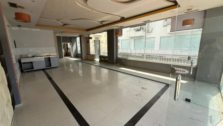 Tirane, shitet ambjent biznesi Kati 0, 294 m² 398.000 € (Kodra e Diellit, pranë kompleksit Eleonora)