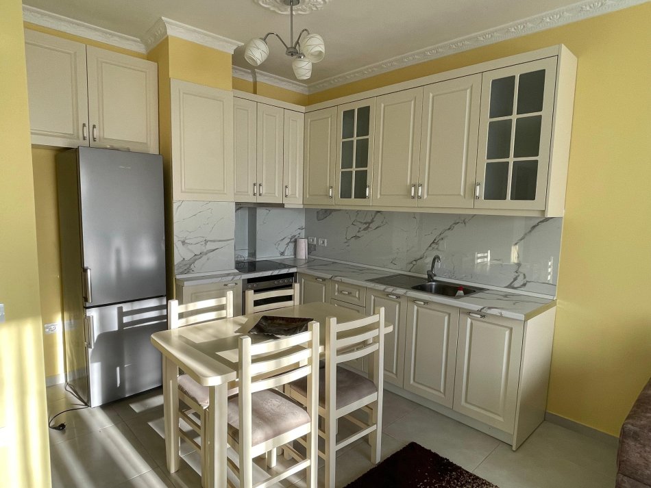 Tirane, jepet me qera apartament 1+1+Ballkon Kati 6, 65 m² 470 € (rruga fuat toptani)