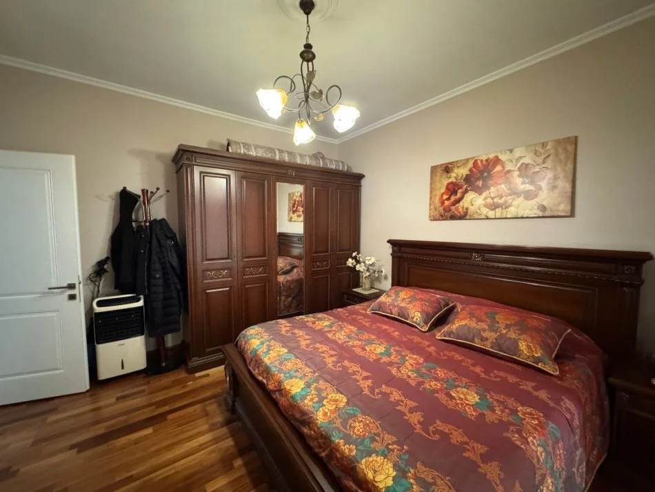 Tirane, jepet me qera apartament 2+1+Aneks+Ballkon Kati 1, 126 m² 1.000 € (RRUGA EDUART MANO)
