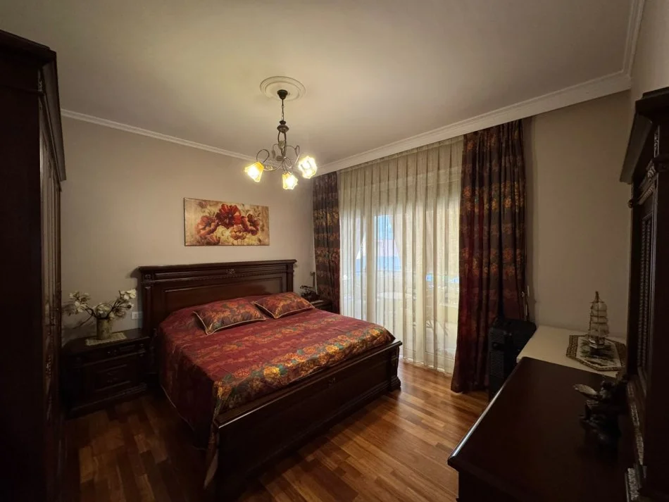 Tirane, jepet me qera apartament 2+1+Aneks+Ballkon Kati 1, 126 m² 1.000 € (RRUGA EDUART MANO)