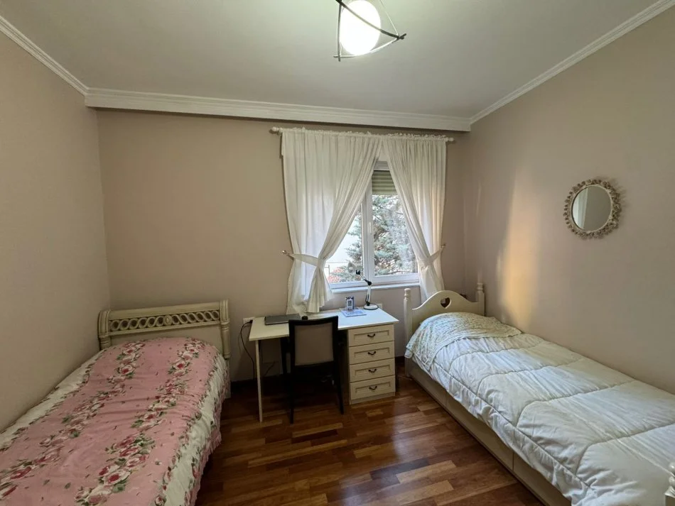 Tirane, jepet me qera apartament 2+1+Aneks+Ballkon Kati 1, 126 m² 1.000 € (RRUGA EDUART MANO)