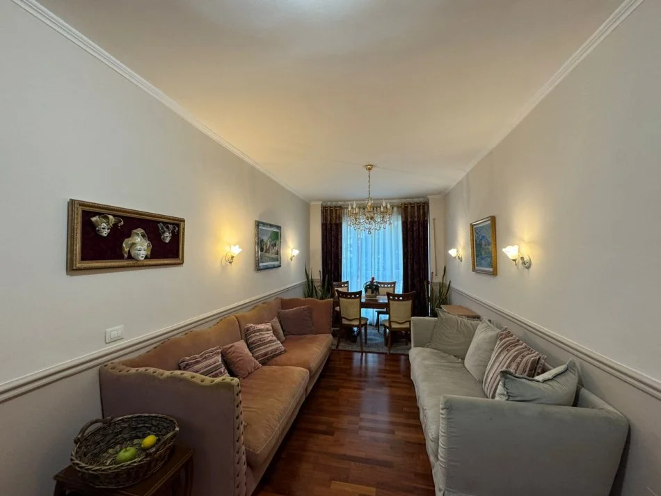 Tirane, jepet me qera apartament 2+1+Aneks+Ballkon Kati 1, 126 m² 1.000 € (RRUGA EDUART MANO)