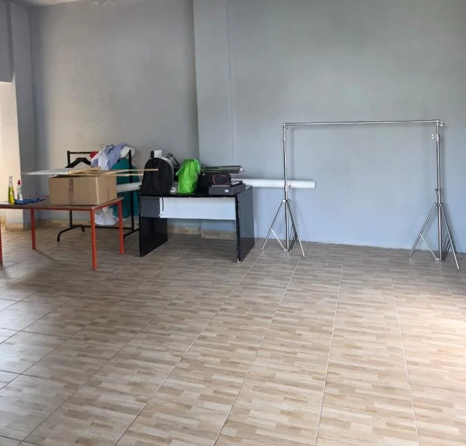 * Jepet Dyqan/Ambjent me Qera:📍Residenca Turdiu - Ish Fusha e Aviacionit || Buze Rruge - Kt.0 || (75m²) *