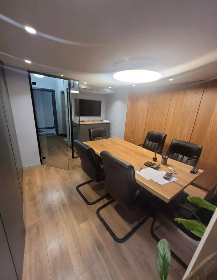 Tirane, jepet me qera zyre Kati 2, 60 m² 1.200 € (Qender)