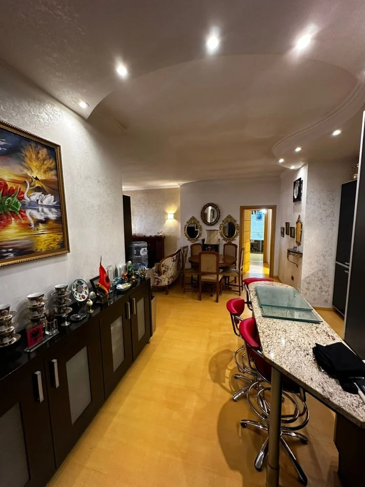Tirane, jepet me qera apartament 3+1+Ballkon Kati 9, 120 m² 1.500 € (qender)