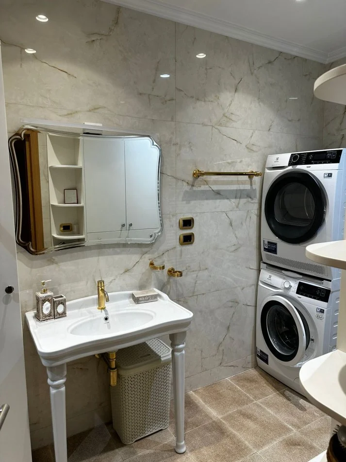 Tirane, jepet me qera apartament 3+1+Ballkon Kati 9, 120 m² 1.500 € (qender)