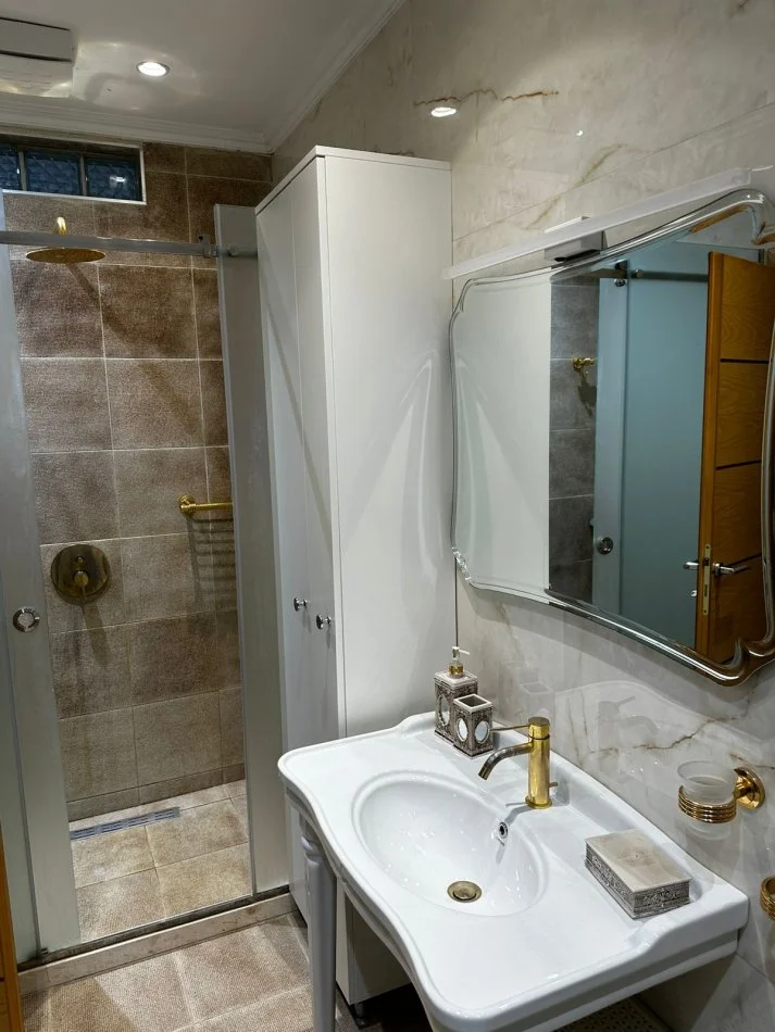 Tirane, jepet me qera apartament 3+1+Ballkon Kati 9, 120 m² 1.500 € (qender)