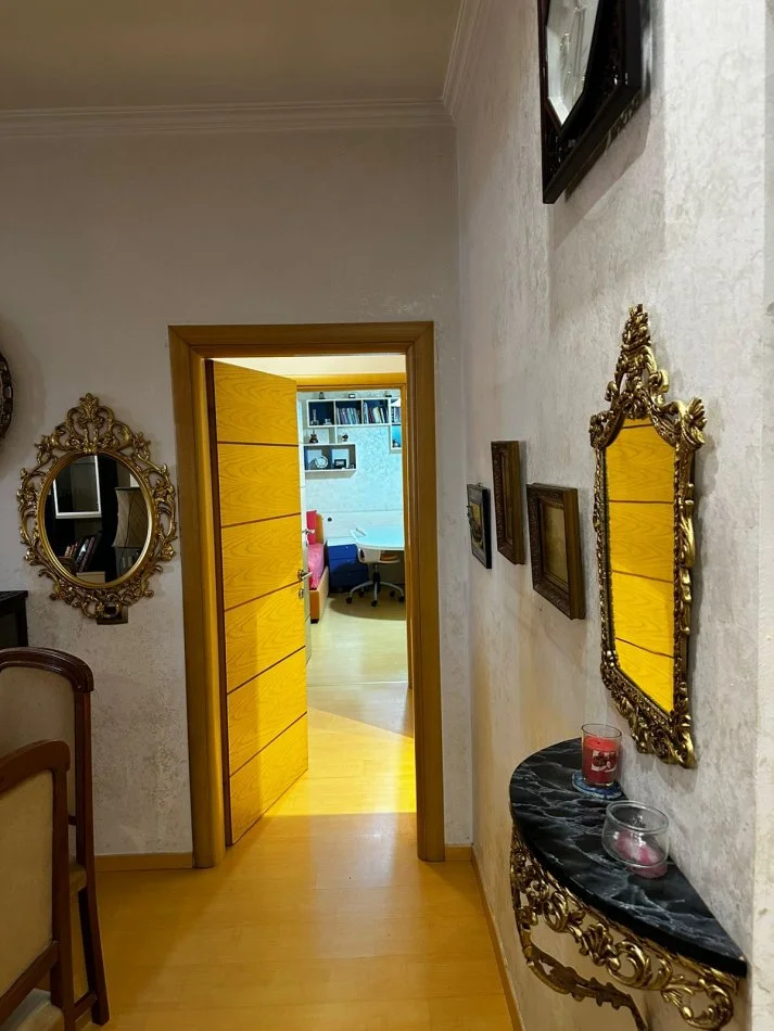 Tirane, jepet me qera apartament 3+1+Ballkon Kati 9, 120 m² 1.500 € (qender)