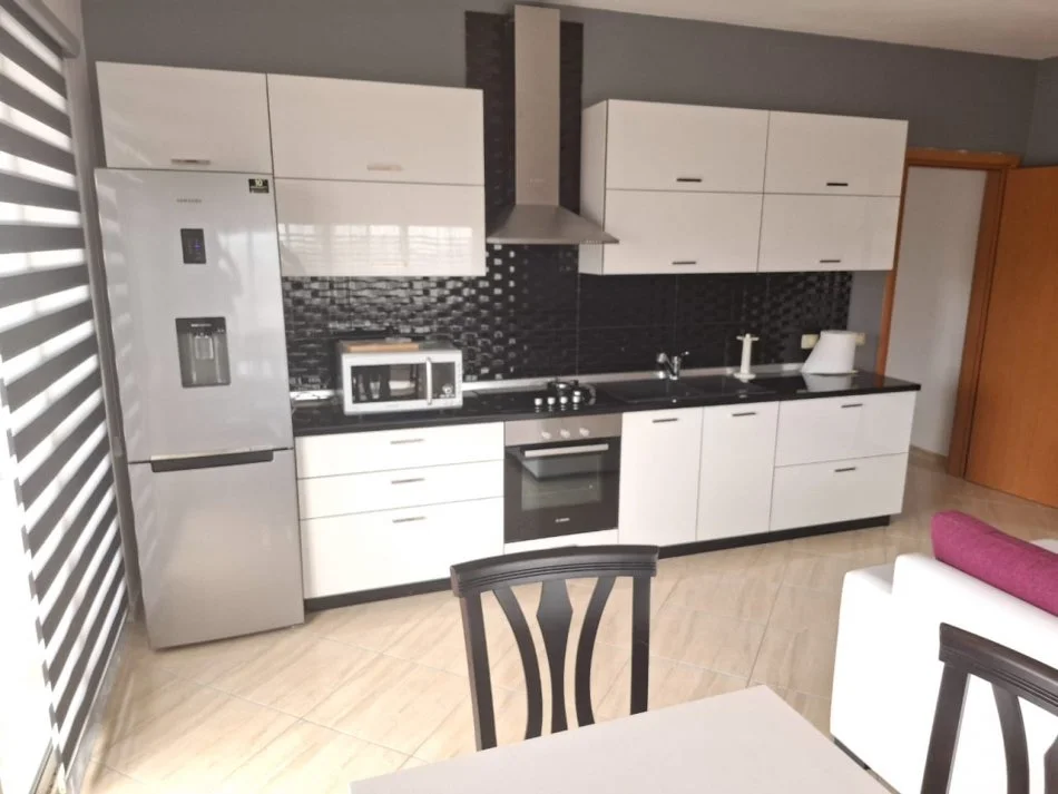 Durres, jepet me qera apartament 2+1+Aneks+Ballkon Kati 10, 100 m² 500 € (Ish Rajon)