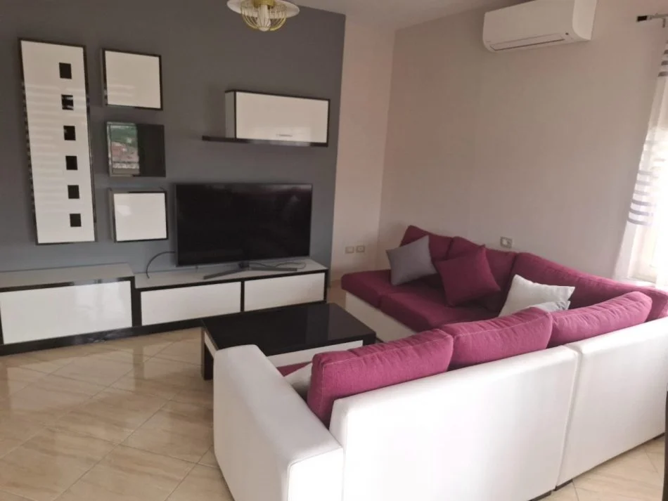 Durres, jepet me qera apartament 2+1+Aneks+Ballkon Kati 10, 100 m² 500 € (Ish Rajon)