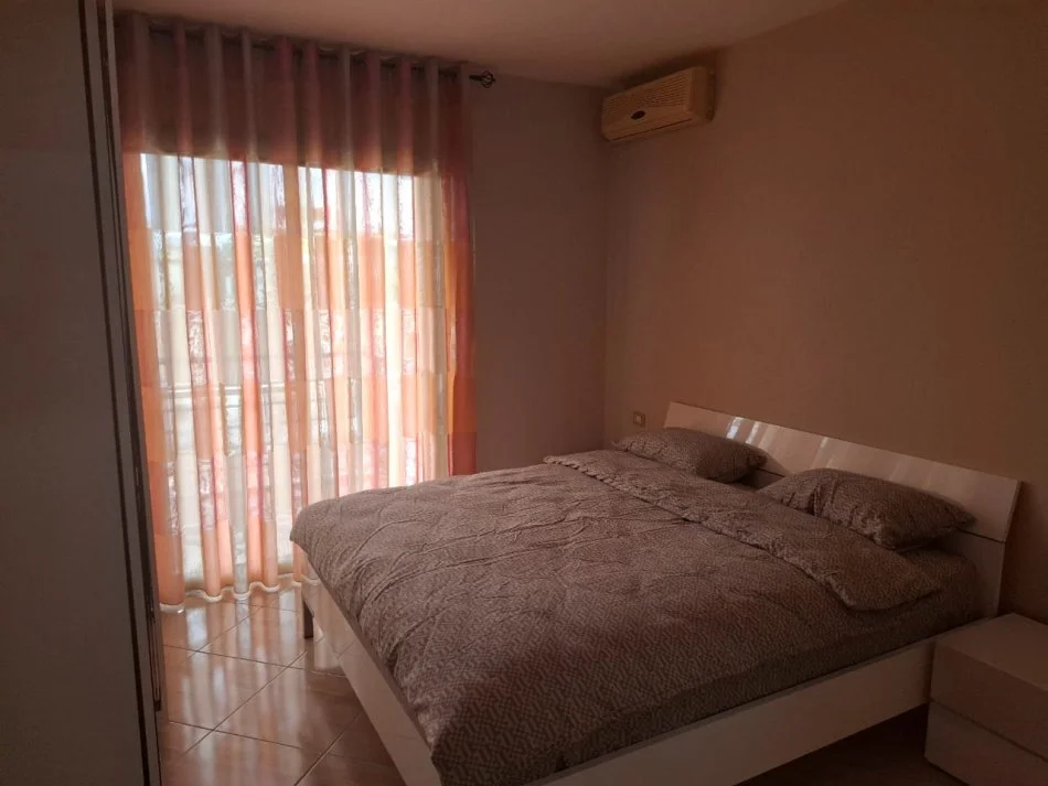 Durres, jepet me qera apartament 2+1+Aneks+Ballkon Kati 10, 100 m² 500 € (Ish Rajon)