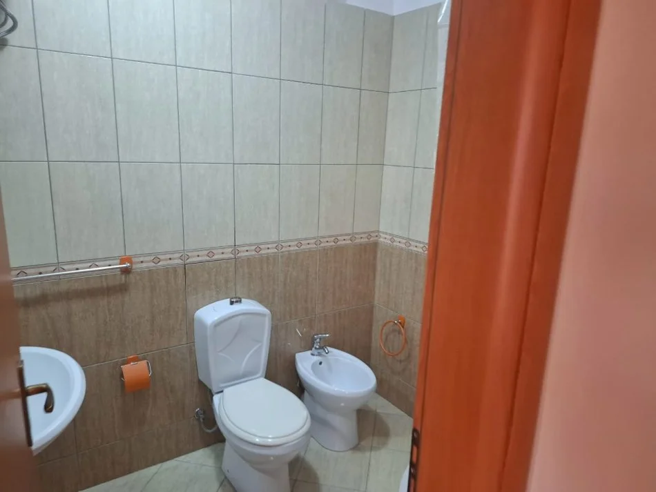 Durres, jepet me qera apartament 2+1+Aneks+Ballkon Kati 10, 100 m² 500 € (Ish Rajon)