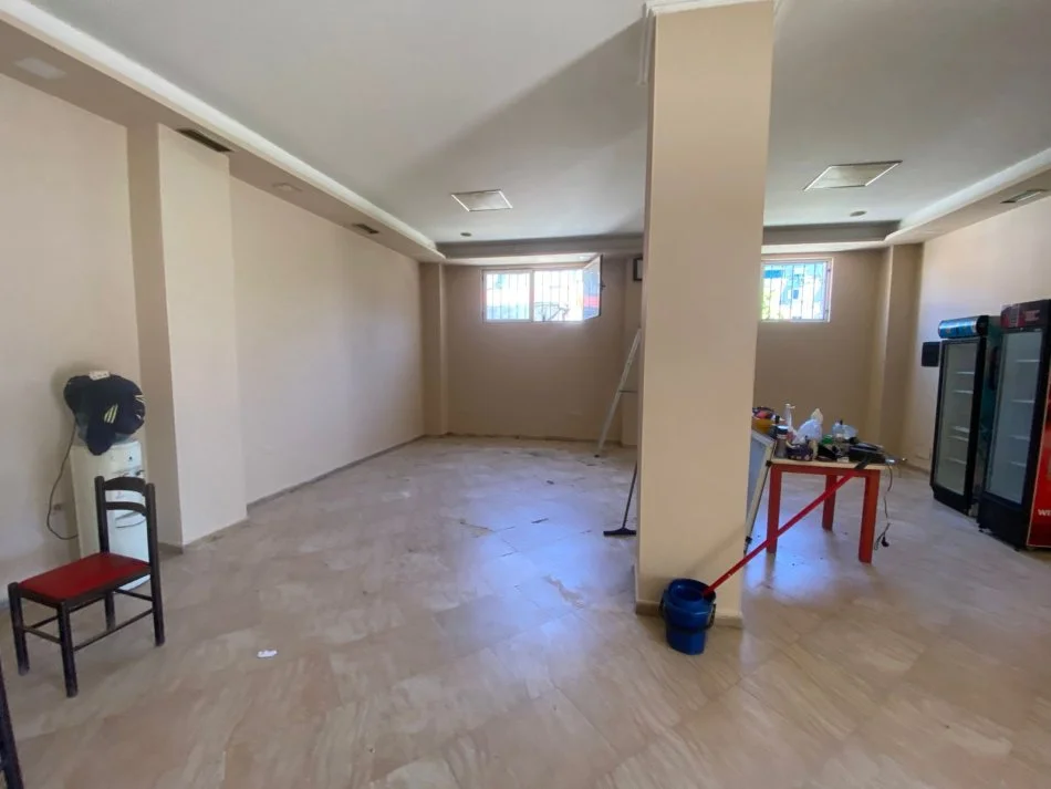 Durres, jepet me qera ambjent biznesi Kati 0, 80 m² 400 € (Lagja 16, Kryqi i Kuq)